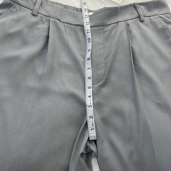 Vince NWT Pleated Dress Pants Size XL Gray 100% Viscose - Picture 9 of 9